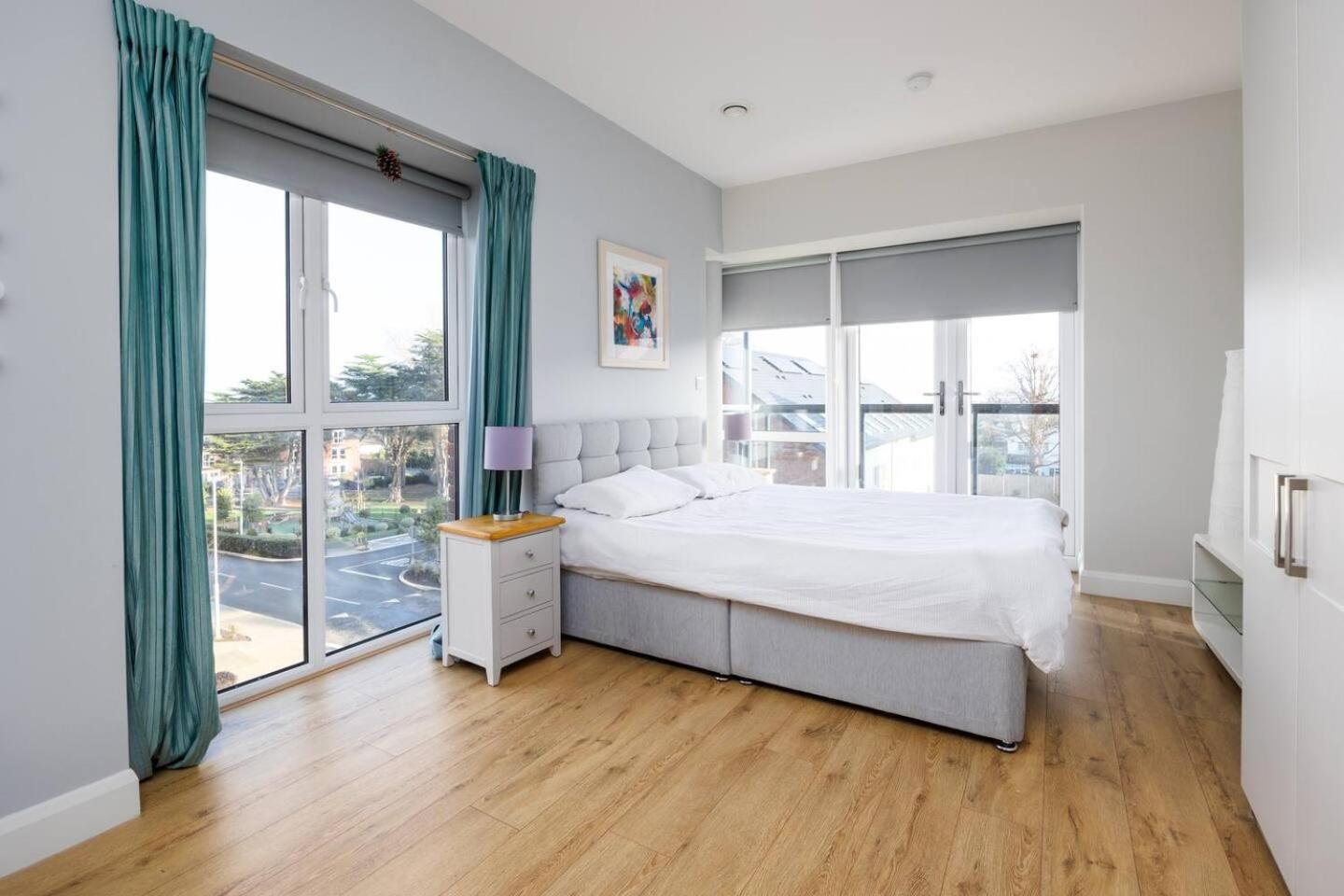 Deluxe Seaview Apartment دون لاوجير المظهر الخارجي الصورة